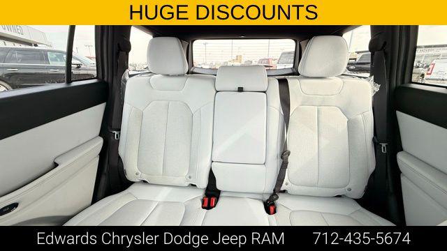 2026 Jeep Cherokee Laredo 4x4