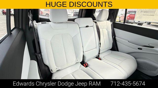 2026 Jeep Cherokee Laredo 4x4
