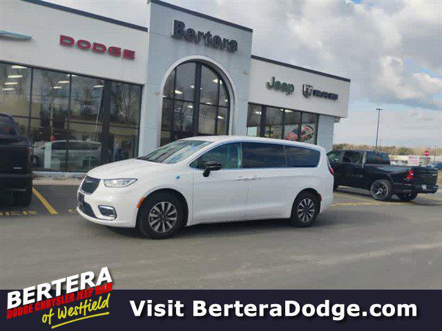 2024 Chrysler Pacifica Hybrid Select for sale in Westfield, MA