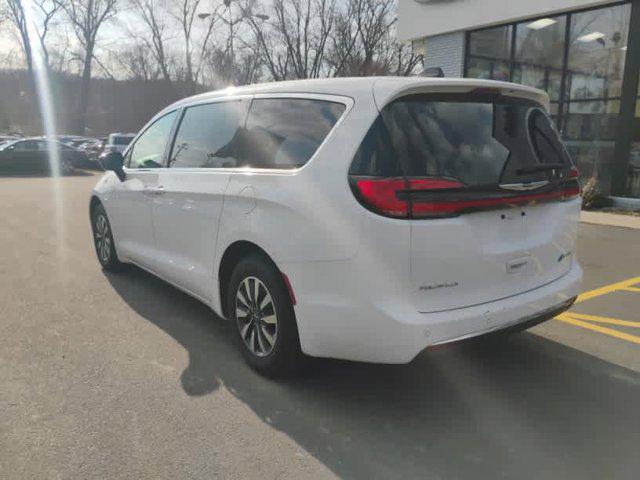 2024 Chrysler Pacifica Hybrid Select