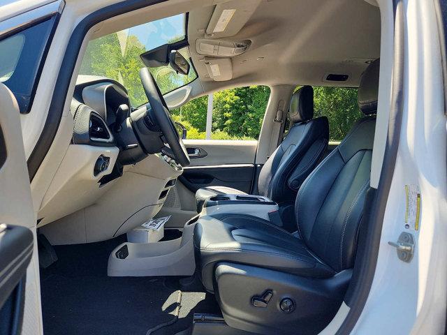 2024 Chrysler Pacifica Hybrid Select
