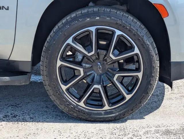 2023 Chevrolet Suburban 4WD RST