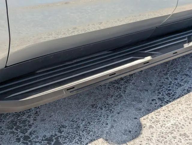 2023 Chevrolet Suburban 4WD RST