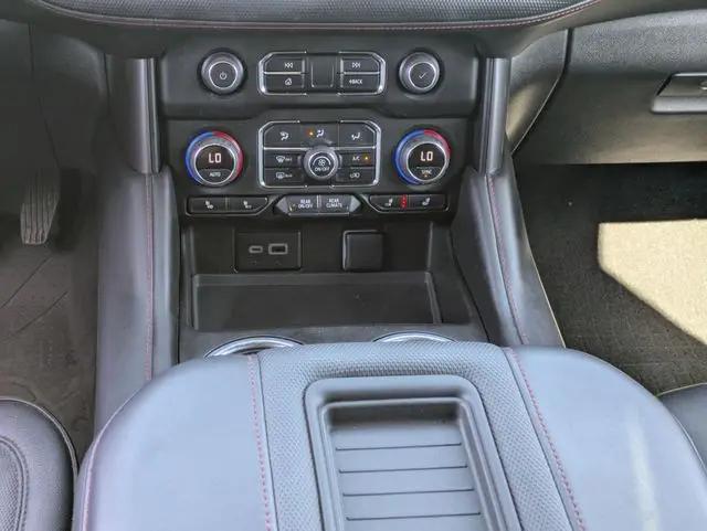 2023 Chevrolet Suburban 4WD RST