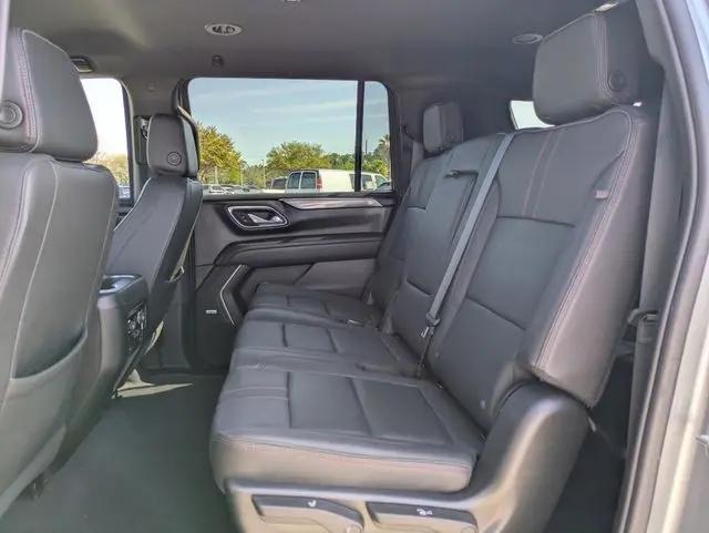 2023 Chevrolet Suburban 4WD RST