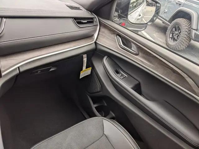 2026 Jeep Grand Cherokee L Altitude 4x4