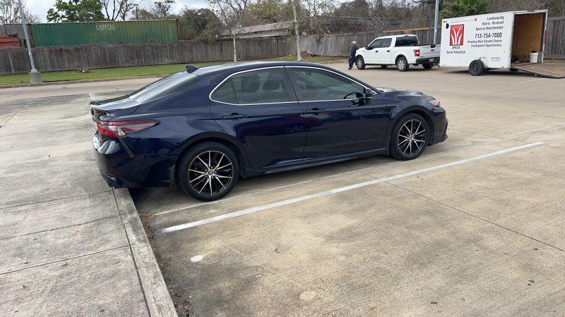 2022 Toyota Camry SE