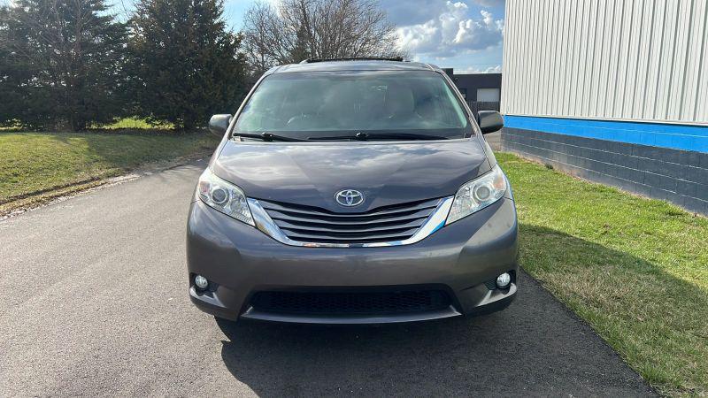 2017 Toyota Sienna XLE Premium 8 Passenger