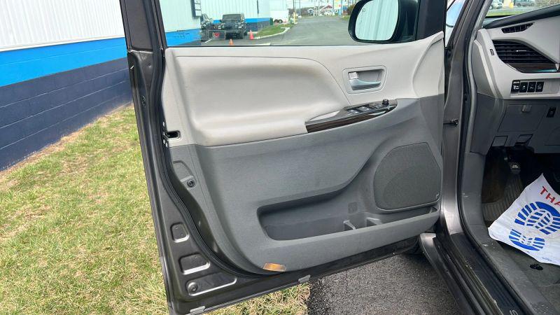 2017 Toyota Sienna XLE Premium 8 Passenger