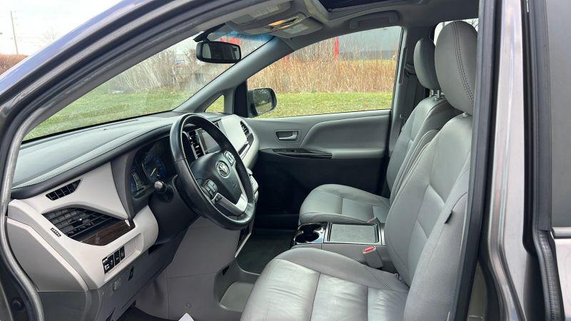 2017 Toyota Sienna XLE Premium 8 Passenger