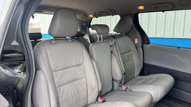 2017 Toyota Sienna XLE Premium 8 Passenger