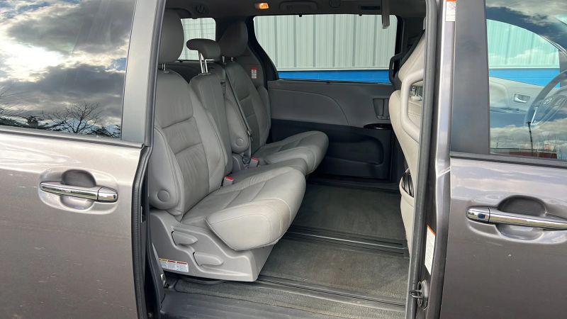 2017 Toyota Sienna XLE Premium 8 Passenger