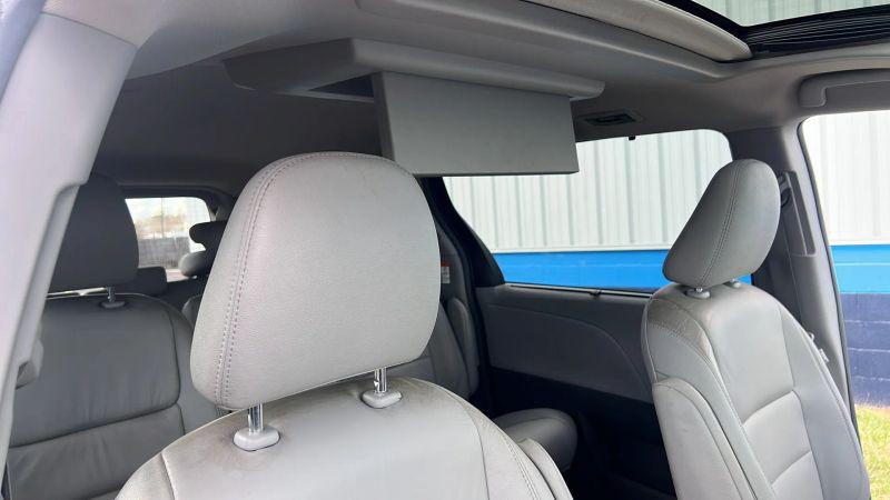2017 Toyota Sienna XLE Premium 8 Passenger