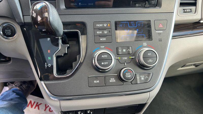 2017 Toyota Sienna XLE Premium 8 Passenger