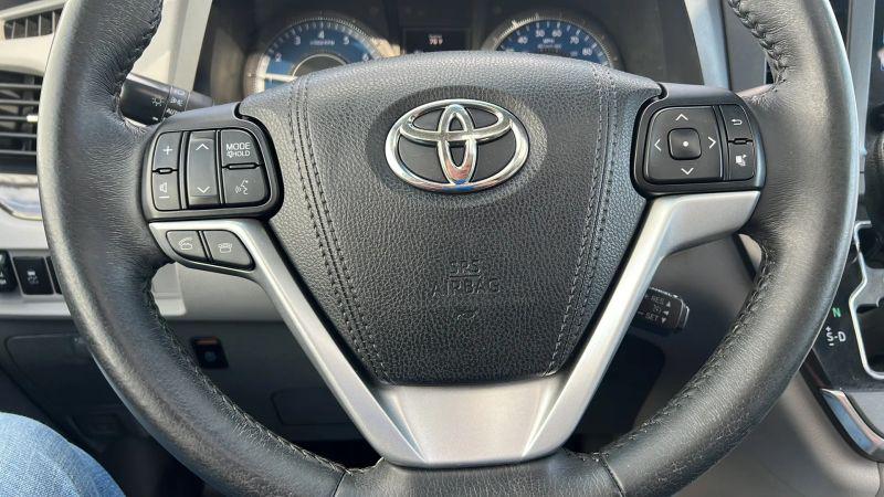 2017 Toyota Sienna XLE Premium 8 Passenger