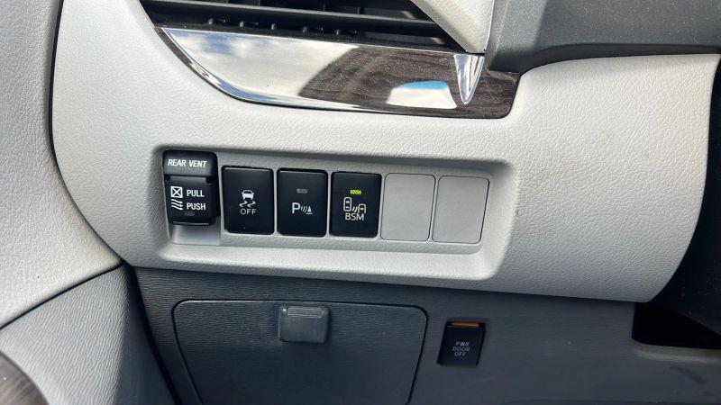 2017 Toyota Sienna XLE Premium 8 Passenger