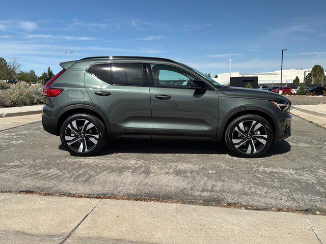 2026 Volvo XC40 Plus, B5 AWD Gas (mild hybrid), Dark