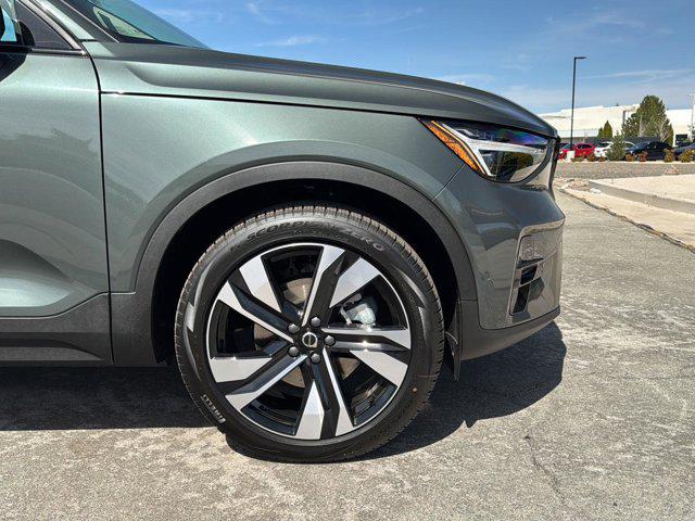2026 Volvo XC40 Plus, B5 AWD Gas (mild hybrid), Dark