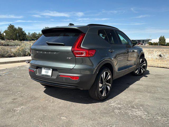 2026 Volvo XC40 Plus, B5 AWD Gas (mild hybrid), Dark