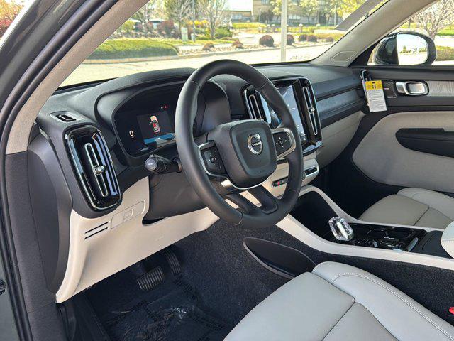 2026 Volvo XC40 Plus, B5 AWD Gas (mild hybrid), Dark