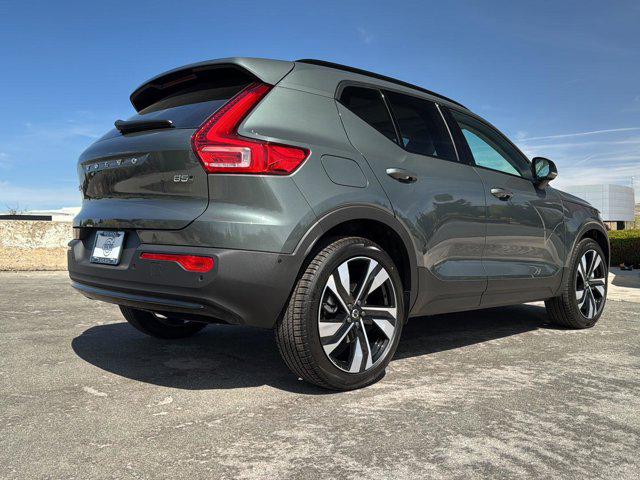 2026 Volvo XC40 Plus, B5 AWD Gas (mild hybrid), Dark