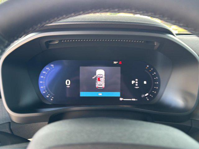 2026 Volvo XC40 Plus, B5 AWD Gas (mild hybrid), Dark