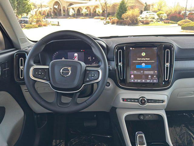 2026 Volvo XC40 Plus, B5 AWD Gas (mild hybrid), Dark