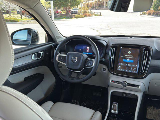 2026 Volvo XC40 Plus, B5 AWD Gas (mild hybrid), Dark