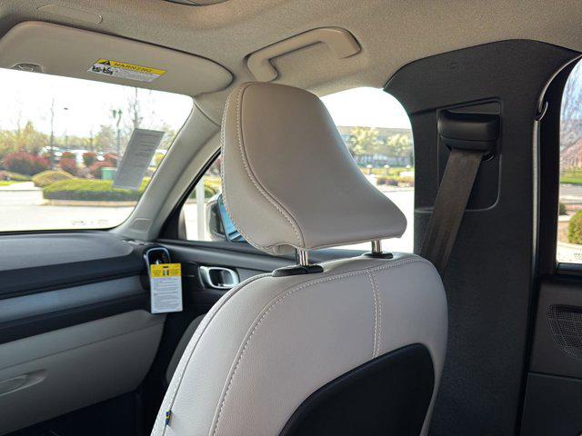 2026 Volvo XC40 Plus, B5 AWD Gas (mild hybrid), Dark