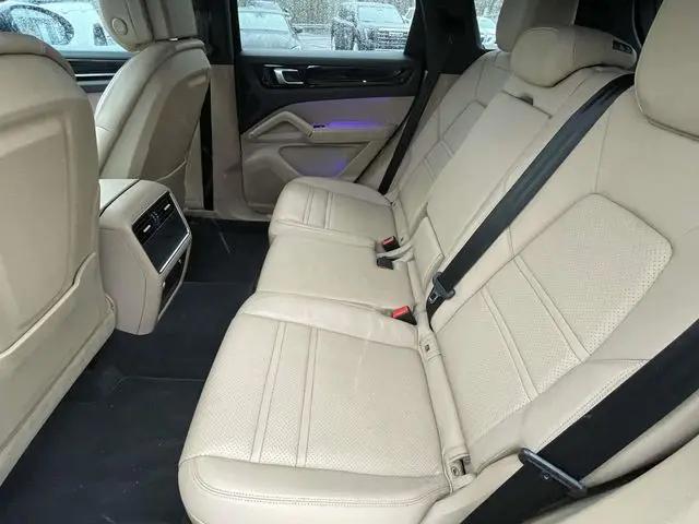 2023 Porsche Cayenne Platinum Edition