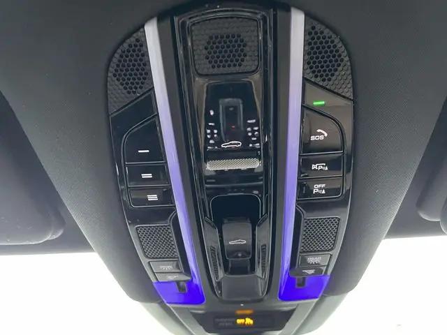 2023 Porsche Cayenne Platinum Edition