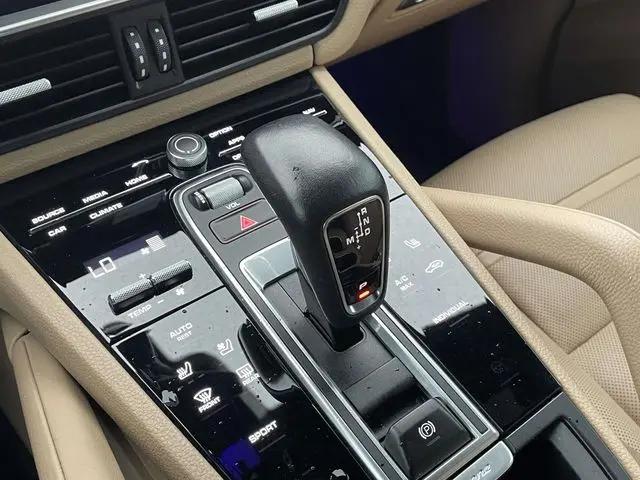 2023 Porsche Cayenne Platinum Edition