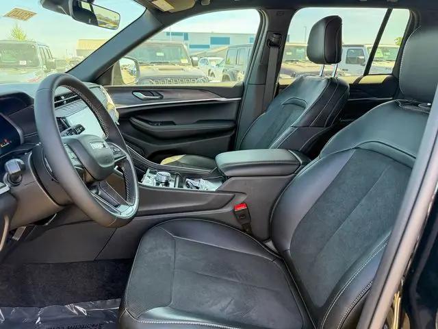 2026 Jeep Grand Cherokee Altitude 4x4