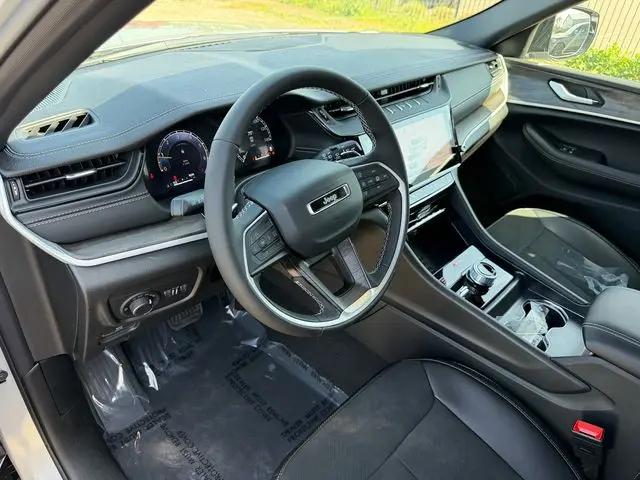 2026 Jeep Grand Cherokee Altitude 4x4