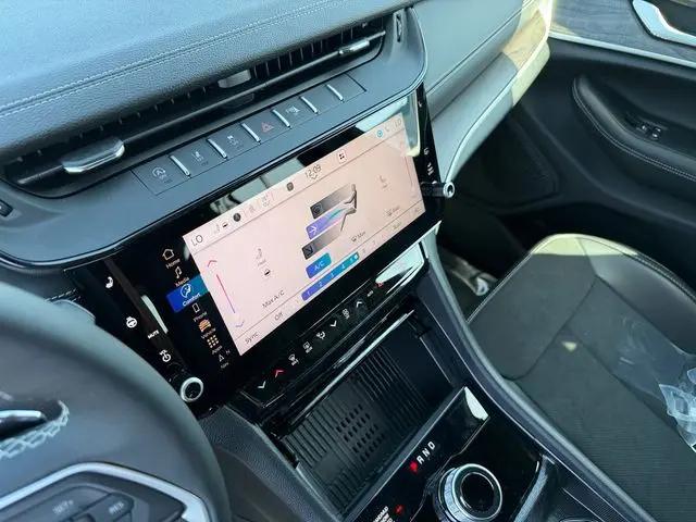 2026 Jeep Grand Cherokee Altitude 4x4