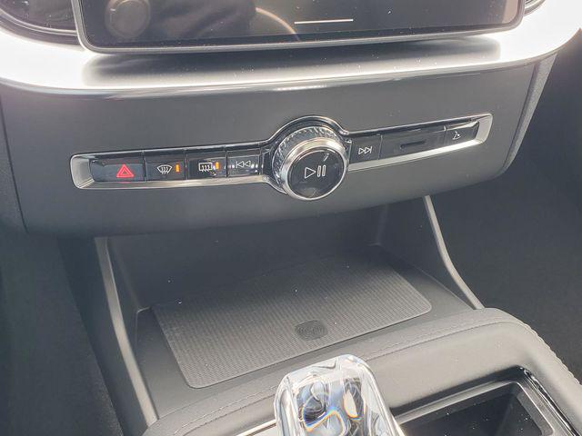 2026 Volvo XC90 Plus, B5 AWD Gas (mild hybrid), Gasoline, Bright, 7 Seats