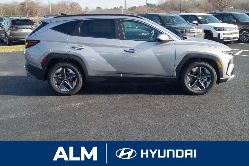 New 2026 Silver Hyundai SEL FWD image 5