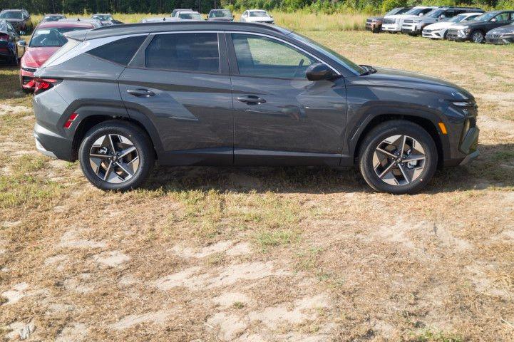 New 2026 Gray Hyundai SEL FWD image 4