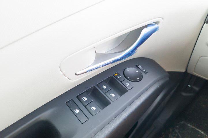 New 2026 Gray Hyundai SEL FWD image 30
