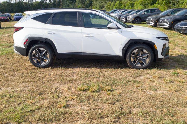 New 2026 White Hyundai SEL FWD image 4