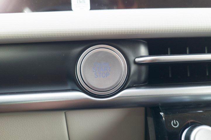 New 2026 White Hyundai SEL FWD image 25