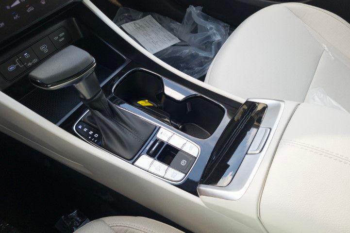 New 2026 White Hyundai SEL FWD image 26