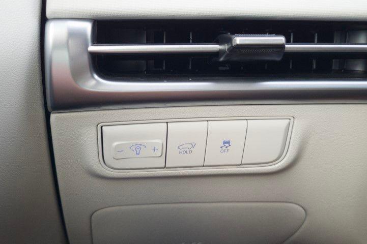 New 2026 White Hyundai SEL FWD image 33