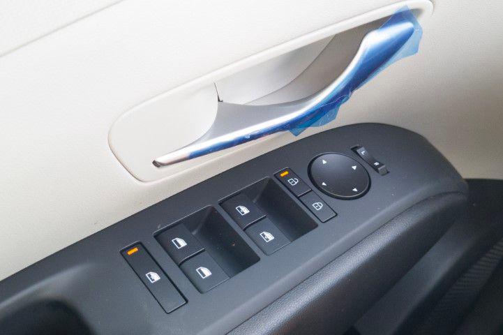 New 2026 White Hyundai SEL FWD image 34