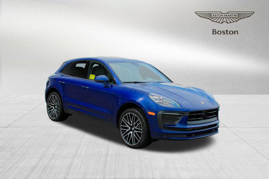 /2025 Porsche Macan