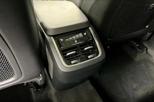 2024 Volvo XC90 B6 Plus Bright Theme 7-Seater