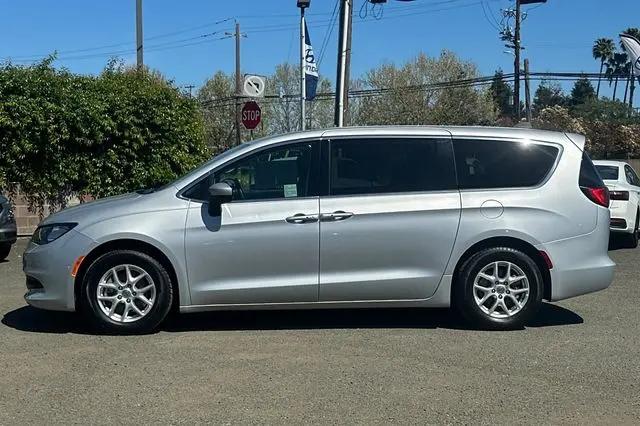 2022 Chrysler Voyager LX