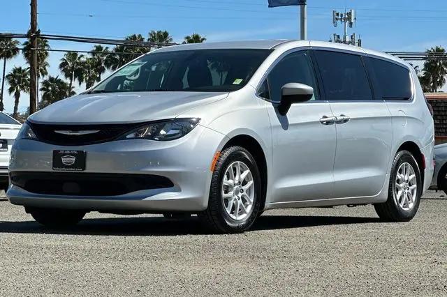 2022 Chrysler Voyager LX