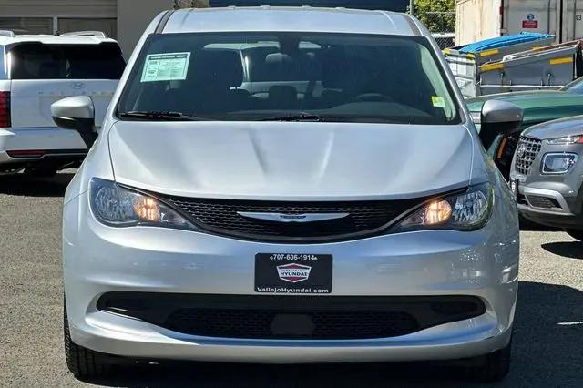 2022 Chrysler Voyager LX
