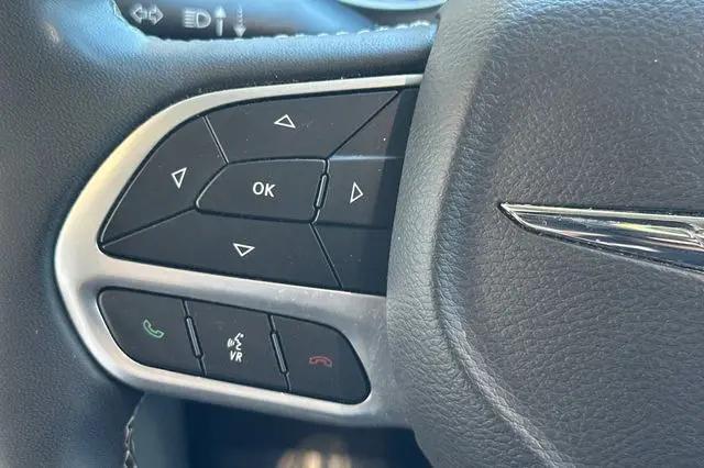 2022 Chrysler Voyager LX